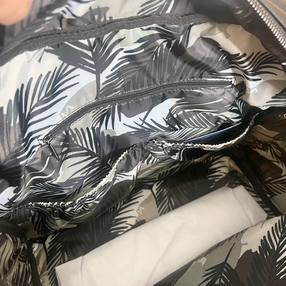 Lug Boxer Matte Luxe VL (Vegan Leather) in Black - Picture 11 of 13